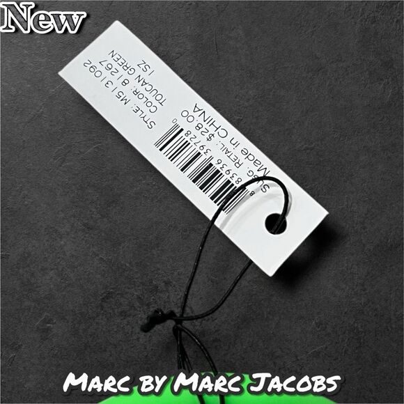 New NWT Marc by Marc Jacobs Toucan Green Rubber Bracelet with Gold Logo Charm - Picture 5 of 5